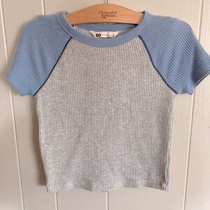 👚(bundle 4 items w/👚for $16) Blue and Gray Short Sleeve Top